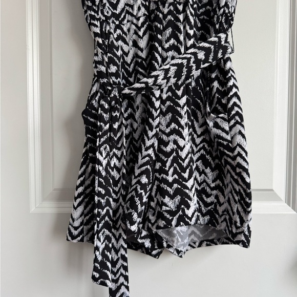Venus Sleeveless Shorts Romper with Pockets Black White Chevron Resortwear XS - Picture 8 of 12